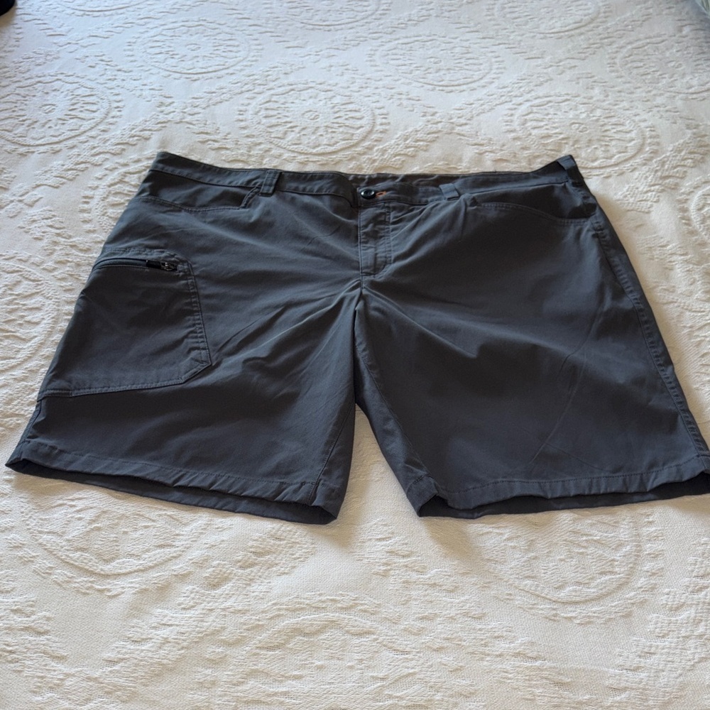 Eddie Bauer Gently Loved Men's Gray Shorts 42
